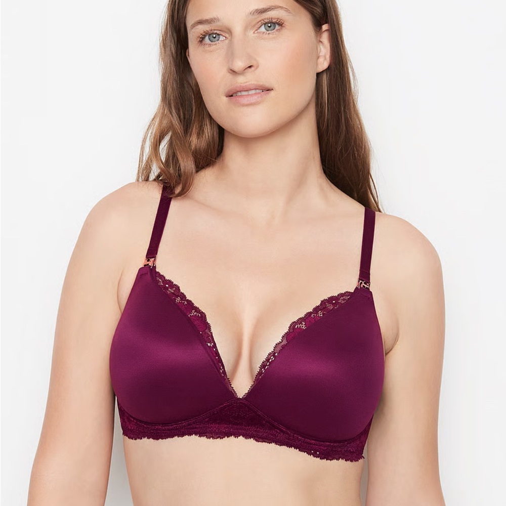 NWT Elegant Lace Trimmed Bra in Burgundy